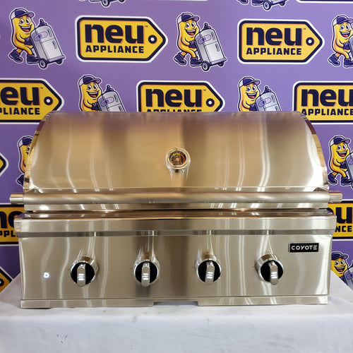 Coyote CL-Series 36-in 4-Burner Built-In Natural Gas Grill w/ Lift-Assist Hood & Safety Valve 1118342 - C3CL36NG - Scratch & Dent (Minor)