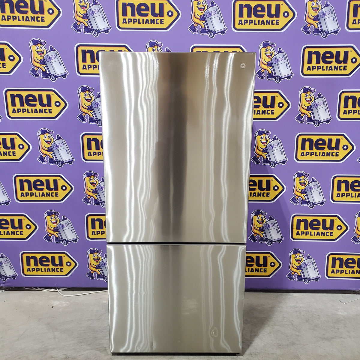 Bertazzoni 31" Bottom Mount Free Standing Refrigerator in Stainless Steel REF31BMFIX - Scratch &Dent (Moderate)