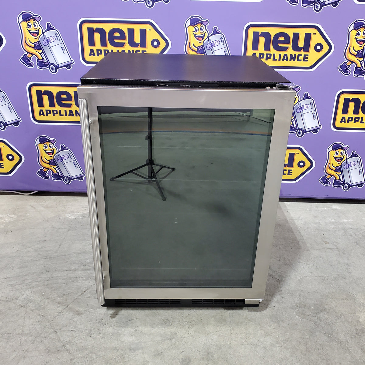 Marvel 24 Inch Built-In Beverage Center with 162 Can and 18 Wine Bottle Capacity, Dynamic Cooling Technology, and Thermal-Efficient Cabinet MLBV224SG01A - Scratch & Dent (Minor)