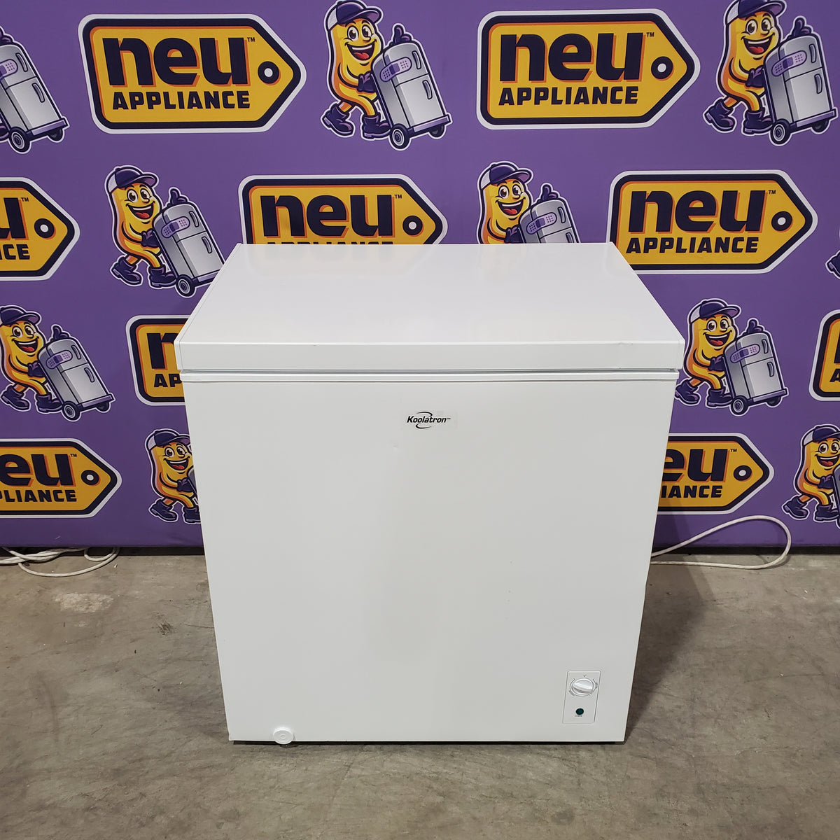 Koolatron 7-cu ft Chest Freezer  ENERGY STAR Certified in White KTCF195 - Scratch & Dent (Moderate)