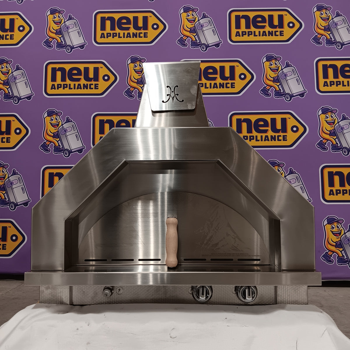 Hestan 33 Inch Campania Outdoor Pizza Oven with 449 sq. in. Cooking Area, 19,000 BTUs, Ceramic Decking, Performance Burner, Safety Valve, Spark-Ignition System AGPO33NG - Open Box