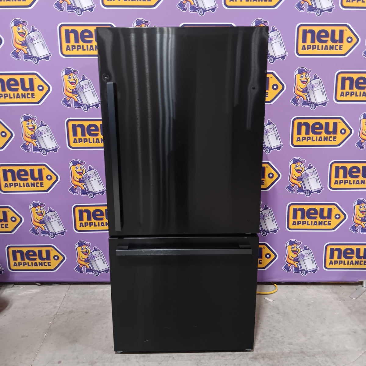 Hisense Black Metallic Steel  17.2 cu. ft. Refrigerator with Bottom Mount Freezer 22321470 - HRB171N6ABE - Scratch & Dent (Moderate)