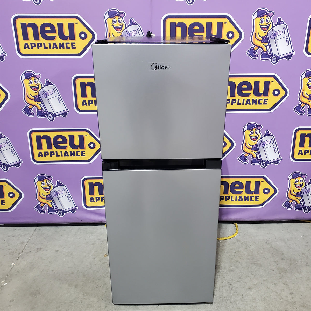 Midea 4.5-cu ft Mini Fridge with Freezer ENERGY STAR in Stainless Steel MRM45D5BST - Scratch & Dent (Minor)