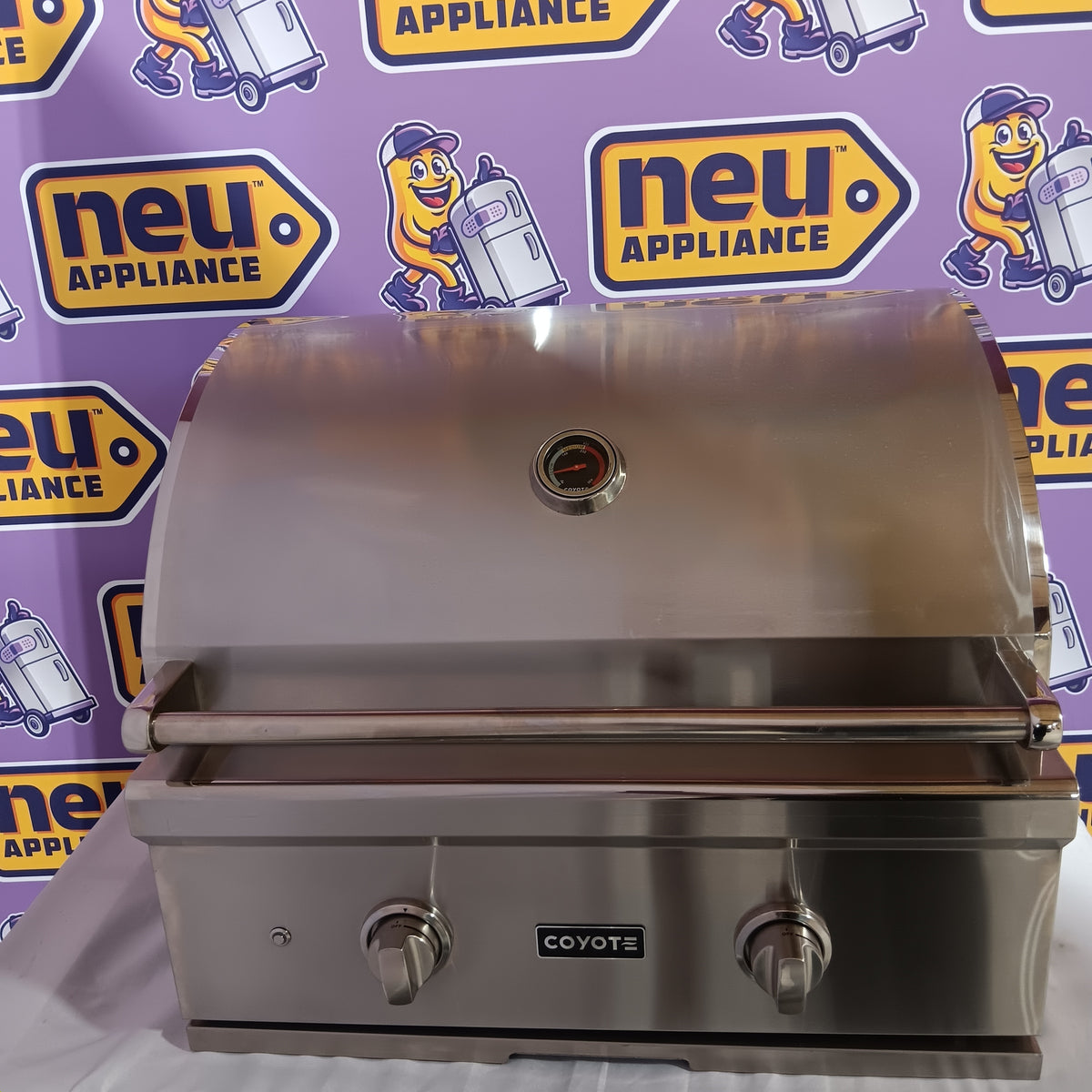 Coyote 28 Inch Built-in Gas Grill with Infinity Burners, Warming Rack, Heat Control Grids, 40,000 Total BTU, Interior Hood Lights, 640 sq. in. Cooking Area and Stainless Steel Grates C1C28LP - Scratch & Dent (Minor)
