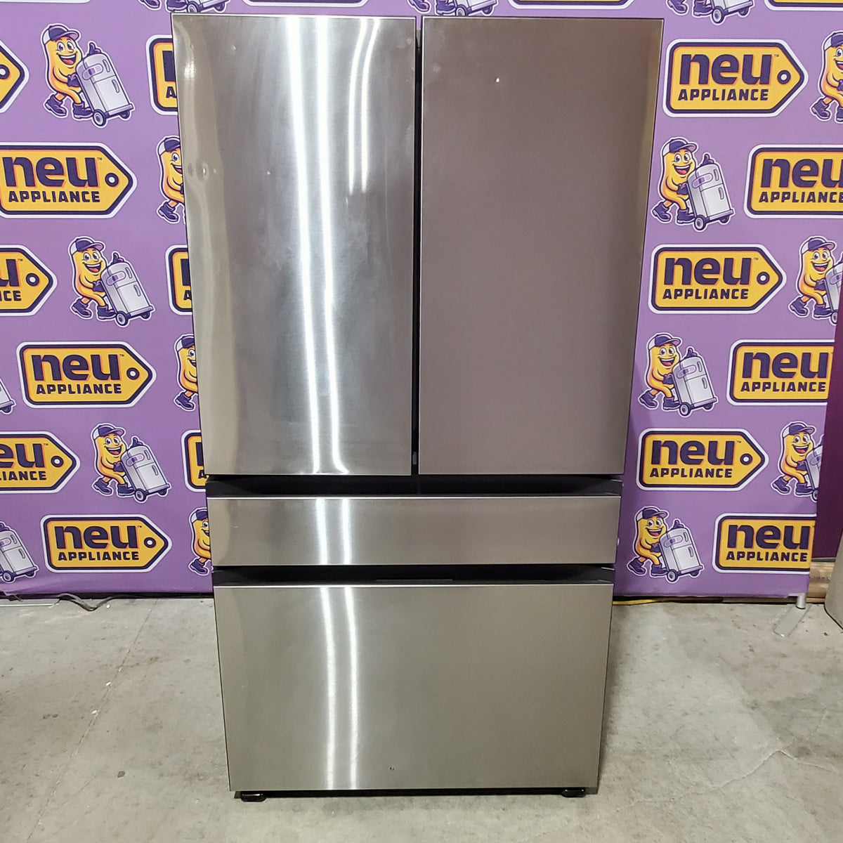Samsung Bespoke 29 cu ft. 4-Door Standard Depth French Door Smart Refrigerator with Beverage Center Auto Fill Pitcher and Dual Ice Maker with Ice Bites™ in White Glass RF29BB86004M - Scratch & Dent (Major)