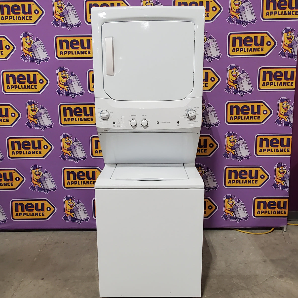 GE 3.8 cu. ft. Washer 5.9 cu. ft. Long Vent Electric Dryer Combo in White GUV27ESSMWW - Certified Refurbished