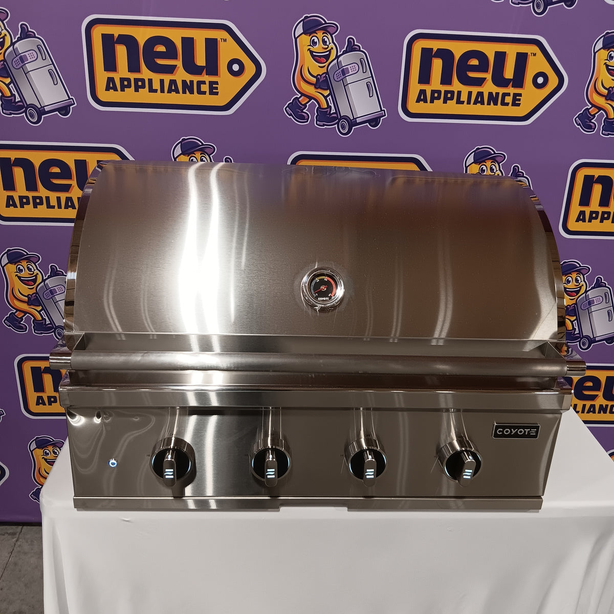 Coyote CL-Series 36-in 4-Burner Built-In Natural Gas Grill w/ Lift-Assist Hood & Safety Valve C3CL36NG - Scratch & Dent (Moderate)