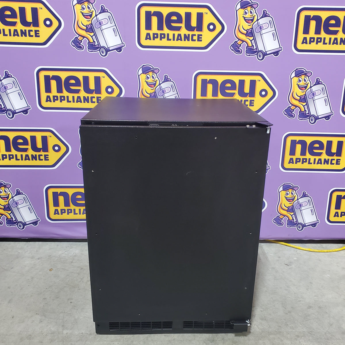 Marvel 24 Inch Built-In Beverage Center with 162 Can and 18 Wine Bottle Capacity, Dynamic Cooling Technology, and Thermal-Efficient Cabinet MLBV224SG01A - Scratch & Dent (Minor)