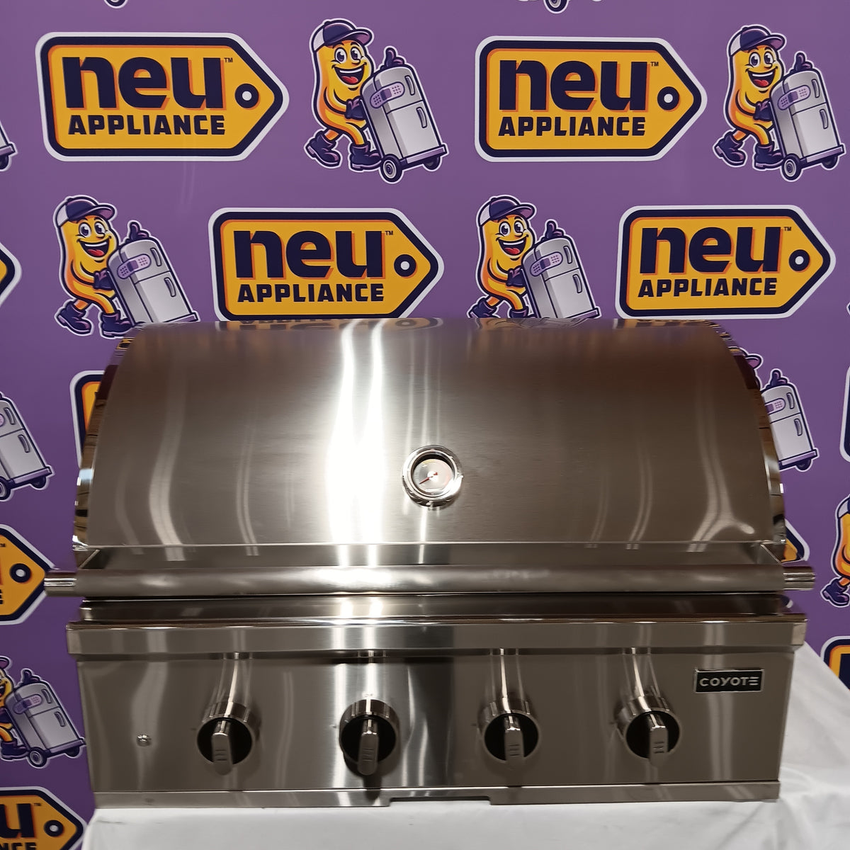 Coyote CL-Series 36-in 4-Burner Built-In Natural Gas Grill w/ Lift-Assist Hood & Safety Valve C3CL36NG - Scratch & Dent (Minor)