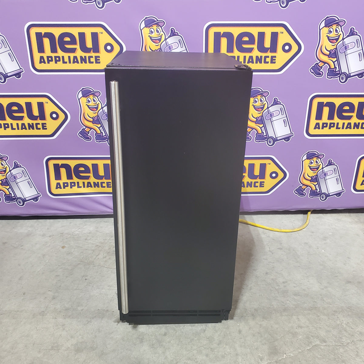 U-Line 1 Class 3.1 cu ft Mini Fridge in Black UHRE115-BS01A - Open Box