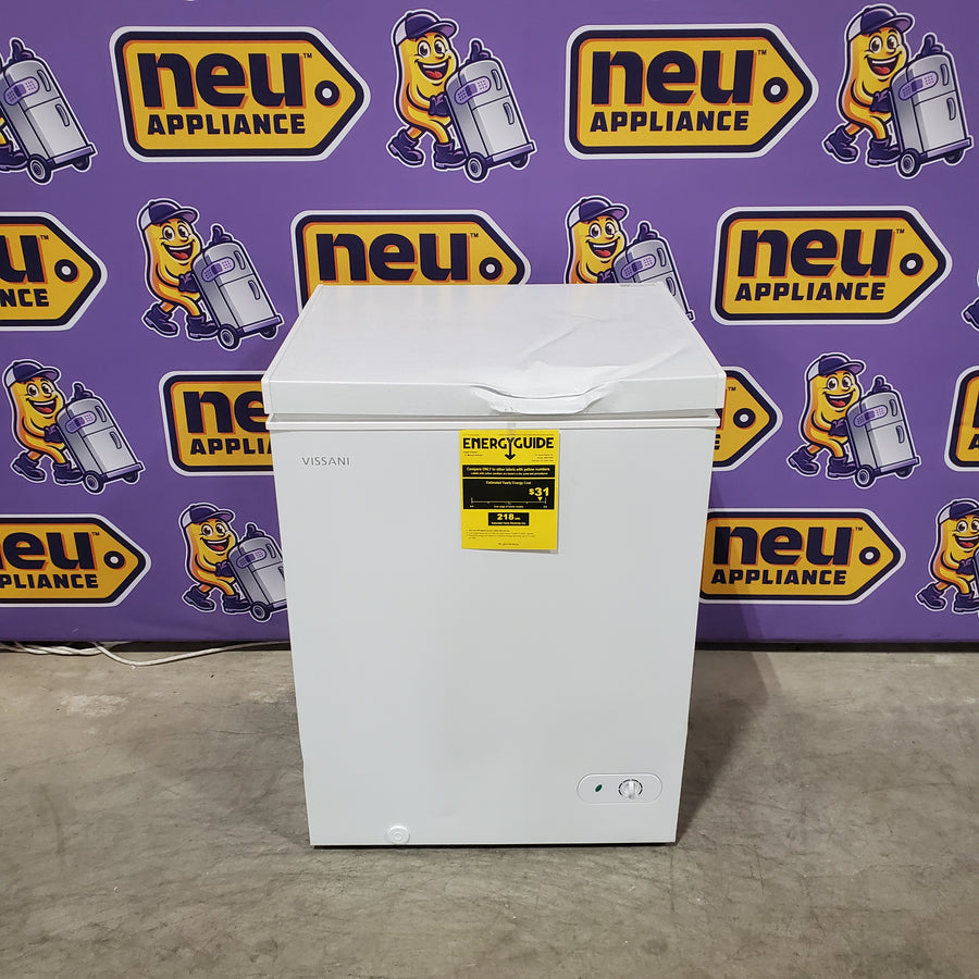 Vissani 5.0 cu. ft. Manual Defrost Chest Freezer with LED Light in White, Garage Ready HMCF5W5 - Scratch & Dent (Major)