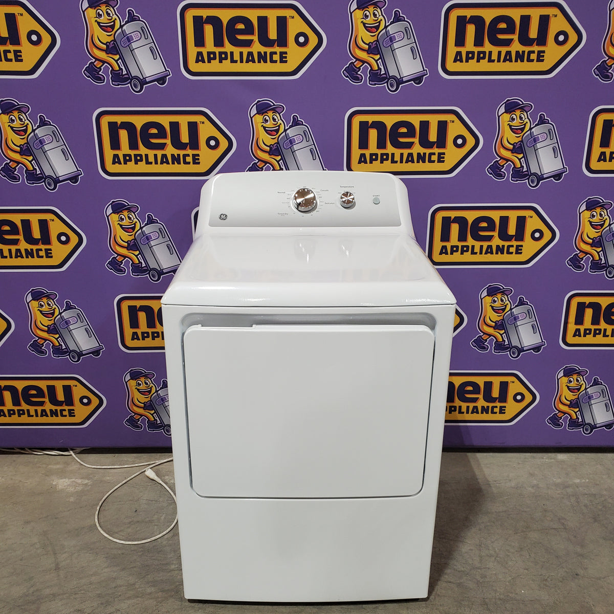 GE White Electric 7.2 Cu. Ft. Capacity Dryer with Up to 120 Ft. Venting and Reversible Door GTD38EASWWS - Scratch & Dent (Minor)