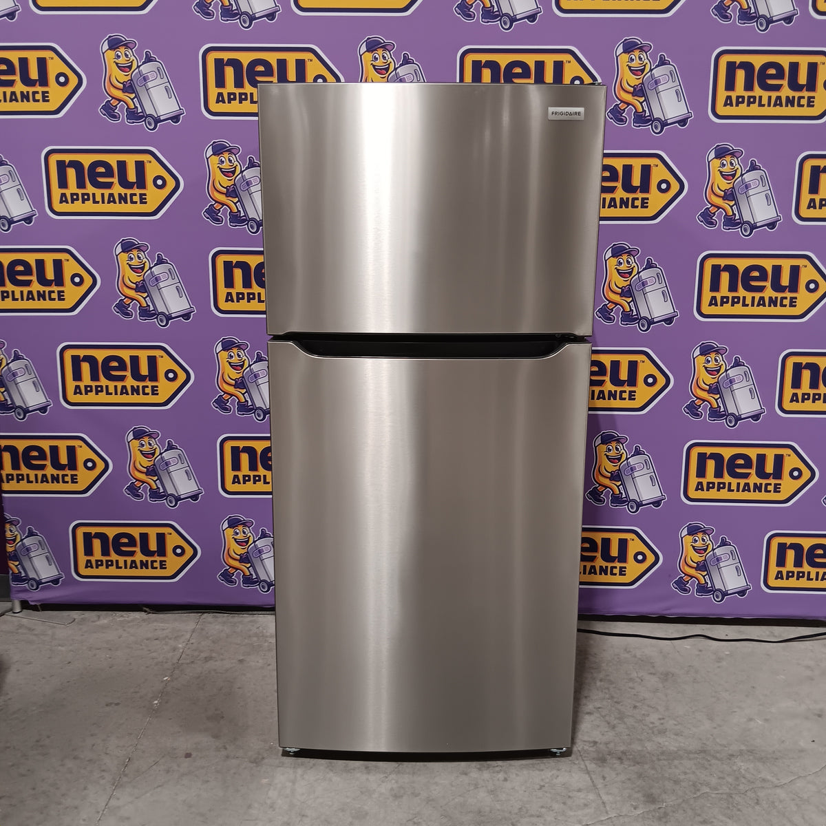 Frigidaire 30" Wide 20.0 Cu. Ft. Top Freezer Refrigerator in Stainless Steel 22521658 - LFTR2045VF - Scratch & Dent (Major)