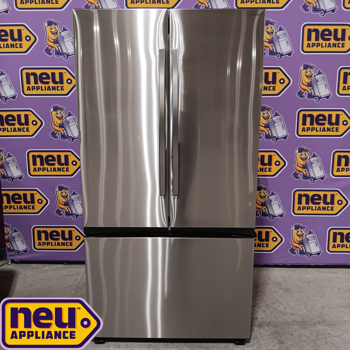 Samsung 31.5-cu ft 3-Door ENERGY STAR Smart French Door Refrigerator with Dual Ice Maker in Stainless Steel 22442656 - RF32CG5300SR - Scratch & Dent (Minor)