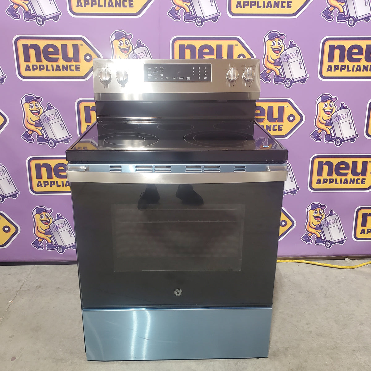 GE ENERGY STAR® 30" Free-Standing Electric Convection Range with No Preheat Air Fry and EasyWash™ Oven Tray GRF600AVSS - Scratch & Dent (Moderate)