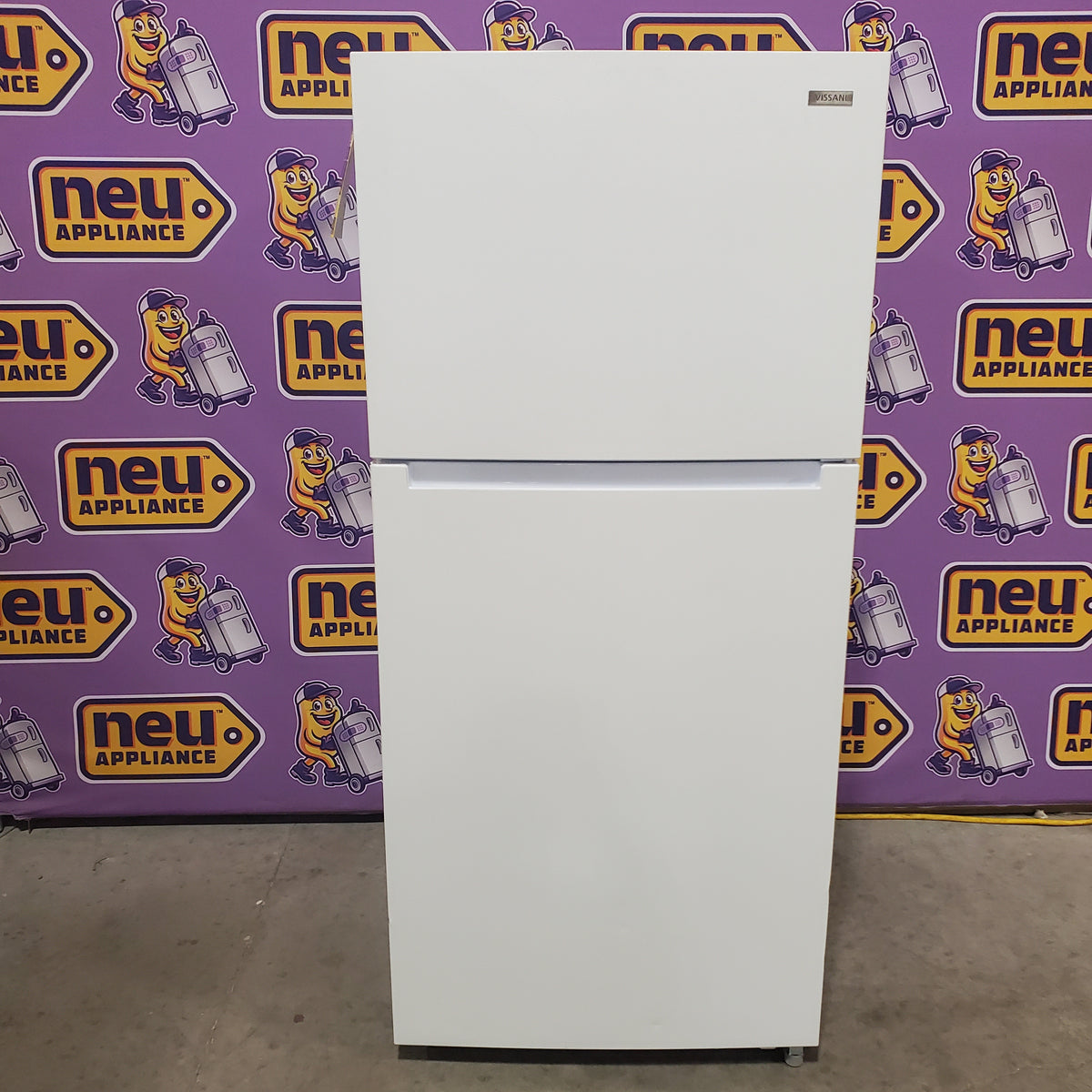 Vissani 18.1 cu. ft. Top Freezer Refrigerator with Adjustable Glass Shelving in White, Garage Ready MDTF18WHR5 - Scratch & Dent (Minor)