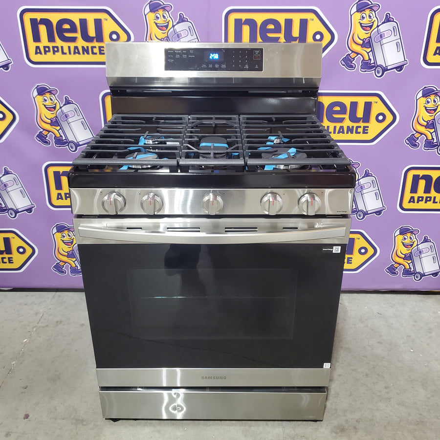 Samsung Smart Freestanding Gas 6.0 Cu. Ft. Range with No Preheat Air Fry and Convection in Stainless Steel NX60A6511SS - Scratch & Dent (Minor)