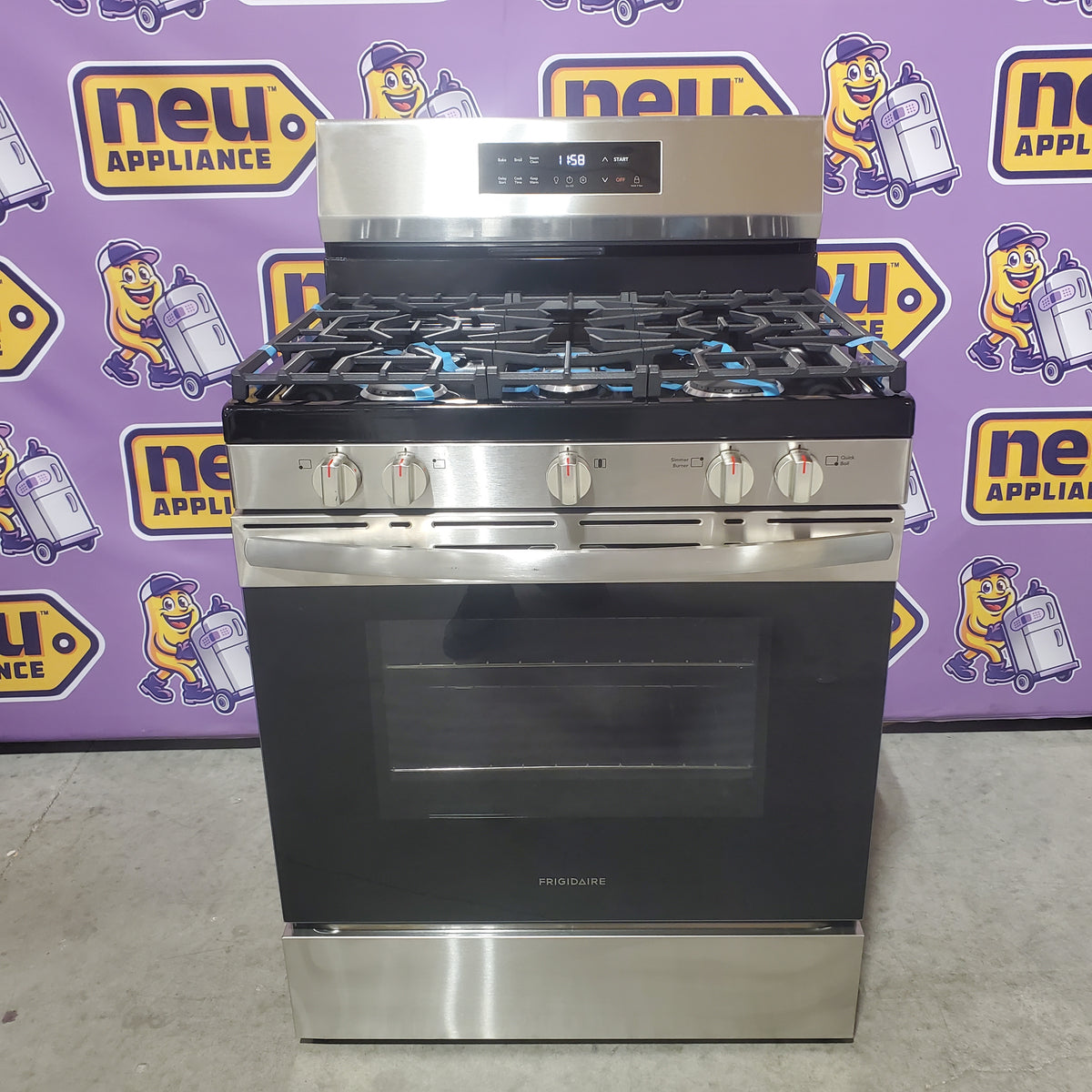 Frigidaire 5 Burner Freestanding Gas Range in Stainless Steel with Quick Boil and Steam Clean FCRG3062AS - Scratch & Dent (Minor)