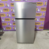 Vissani 18 cf Top Freezer Refrigerator-Stainless Look-E*Star-Garage Ready VRT180P3AVE - Scratch & Dent (Major)