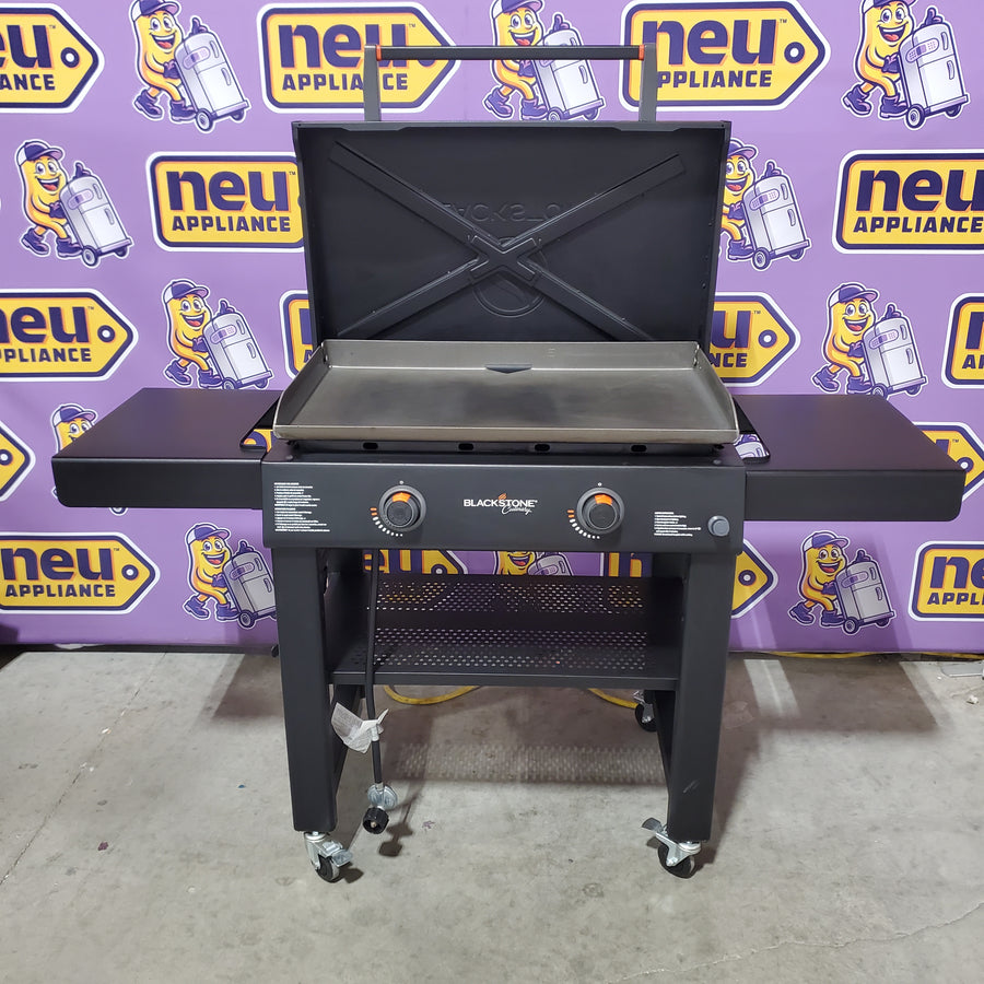 Blackstone 30" Culinary Omnivore Griddle with Hood 2-Burner Liquid Propane Flat Top Grill 2163 - Scratch & Dent (Minor)