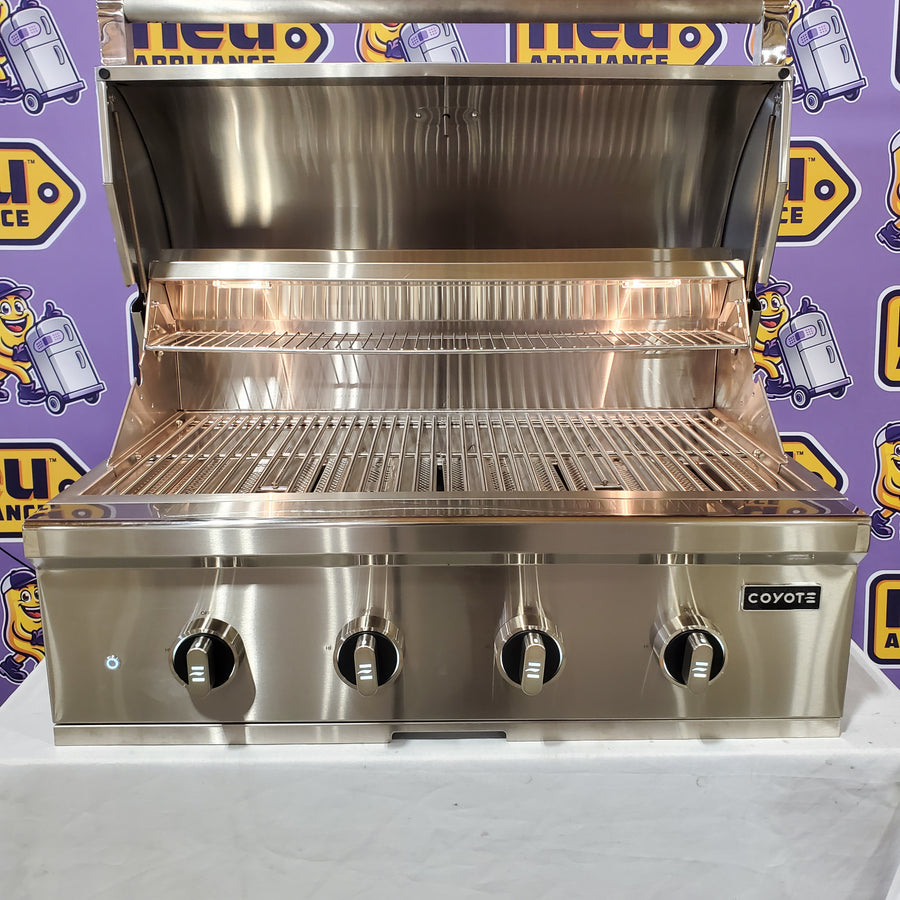 Coyote 36" Coyote Outdoor Living CL-Series Built-In Liquid Propane Gas (LP) Grill in Stainless Steel C3CL36LP - Open Box