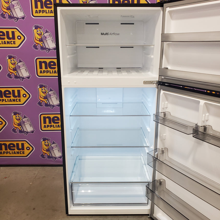 Hisense 18.0-cu ft Standard-Depth 30.0-in Wide Top-Freezer Refrigerator in Black HRT180N6ABD - Open Box