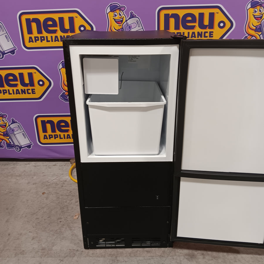 Marvel 15 Inch Built-In Crescent Ice Maker with 25 Lbs. Daily Ice Production, 25 Lbs. Ice Storage Capacity, Thermal-Efficient Cabinet, Arctic White Interior, Reversible Door, No Drain Required MLCR215SS01B - Scratch & Dent (Major)