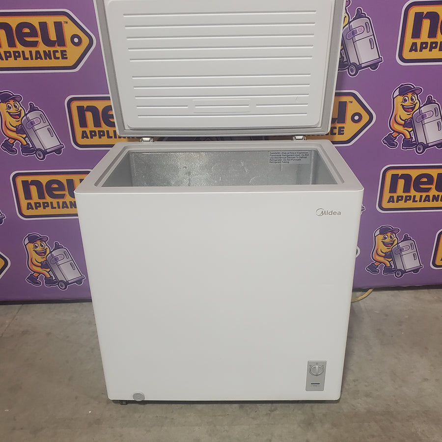 Midea 7.0 cu ft Chest Freezer in White 0512191 - MRC07M5AWW - Certified Refurbished