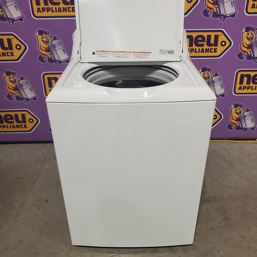 GE® 4.5 cu. ft. Capacity Washer with Stainless Steel Basket GTW485ASWWB - Scratch & Dent (Minor) and GE® 7.2 cu. ft. Capacity Electric Dryer with Up To 120 ft. Venting and Extended Tumble GTD48EASWWB - Certified Refurbished