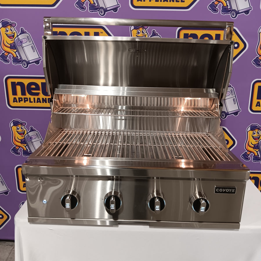 Coyote CL-Series 36-in 4-Burner Built-In Natural Gas Grill w/ Lift-Assist Hood & Safety Valve C3CL36NG - Scratch & Dent (Moderate)