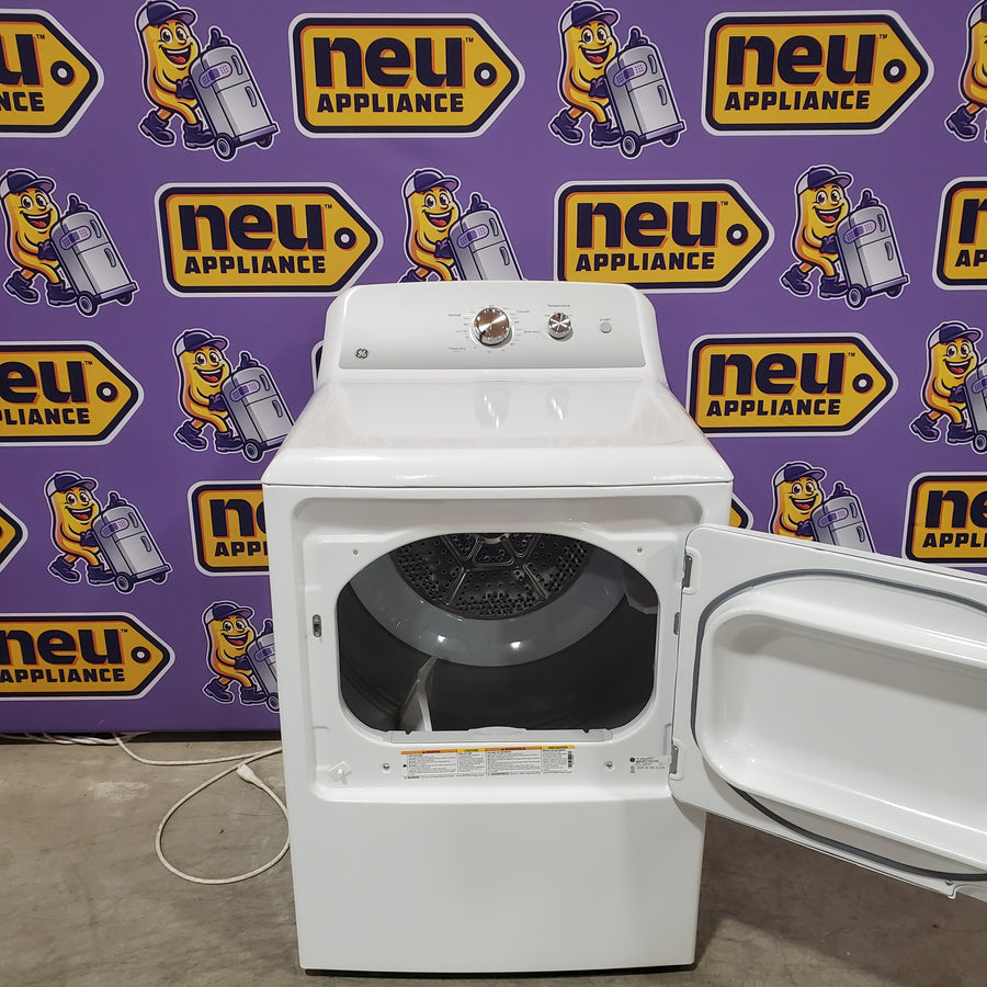 GE White Electric 7.2 Cu. Ft. Capacity Dryer with Up to 120 Ft. Venting and Reversible Door GTD38EASWWS - Scratch & Dent (Minor)