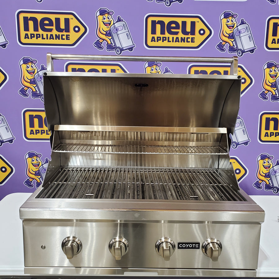 Coyote 36 Inch Built-In Grill with 4 Infinity Burners™, 875 sq. in. Cooking Surface, Interior Grill Lighting and Integrated Wing Guard C2C36NG - Scratch & Dent (Minor)
