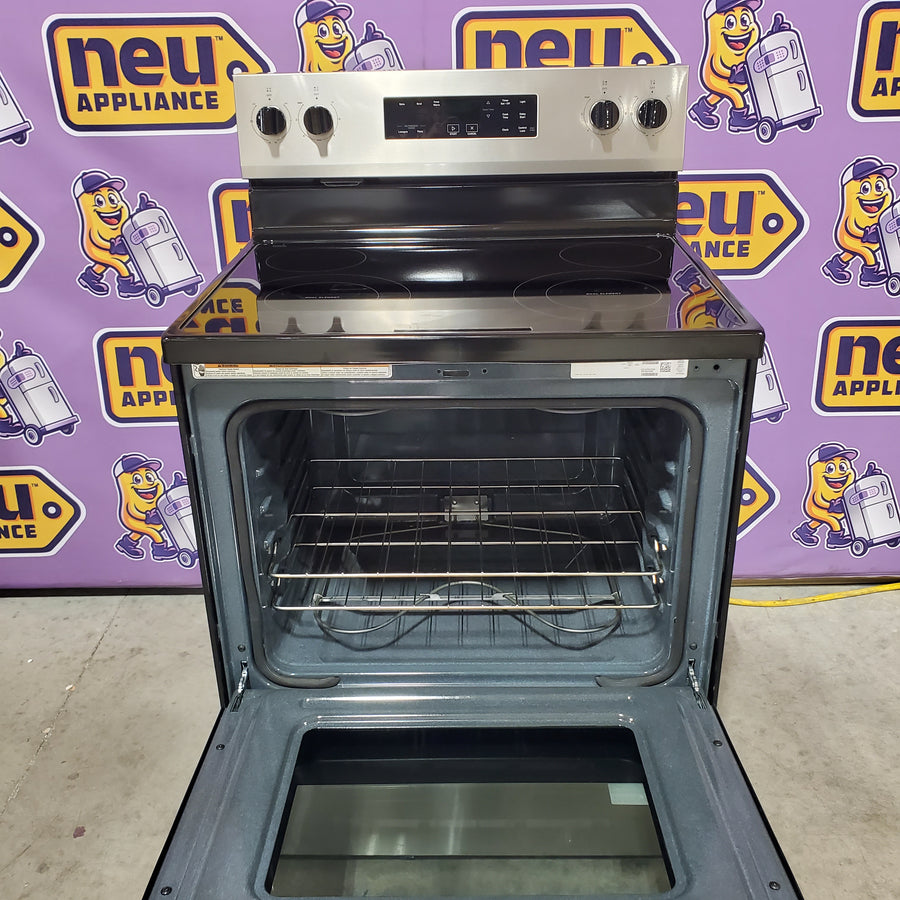 Whirlpool Stainless Steel Electric 30 Inch Range with No Preheat Mode WFES3030RS - Scratch & Dent (Minor)