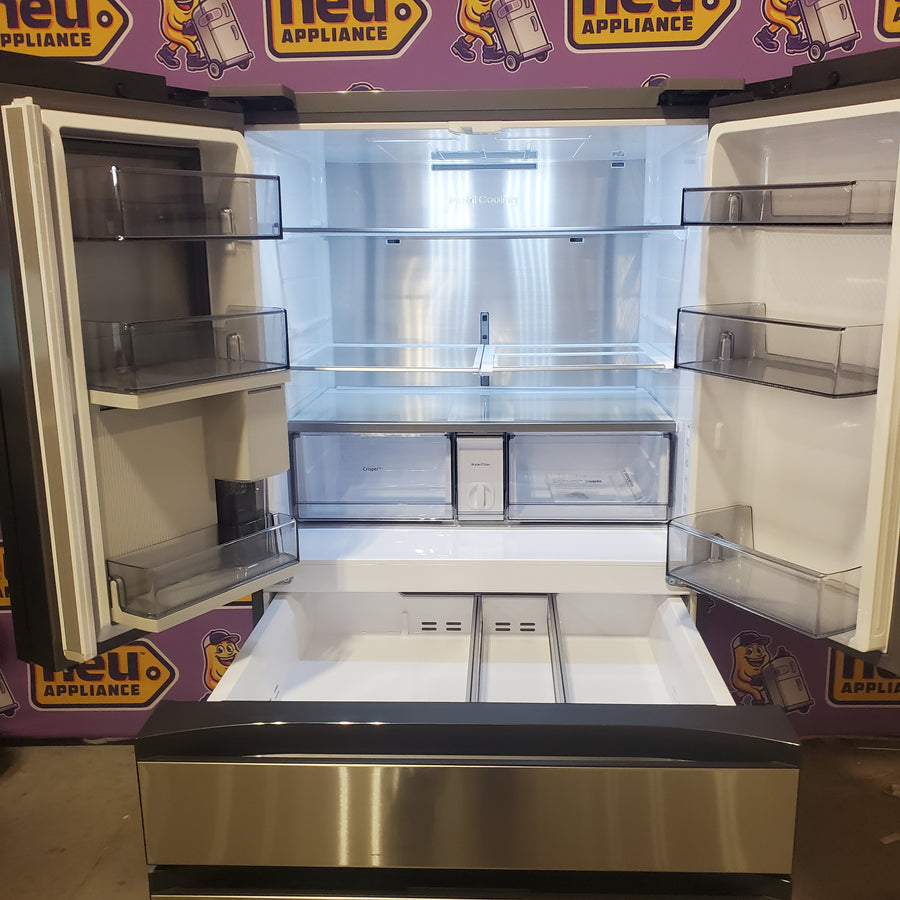 Samsung 29 cu. ft. Bespoke 4-Door French Door Refrigerator with Beverage Center™ in Stainless Steel RF29BB8600QL - Scratch & Dent (Minor)