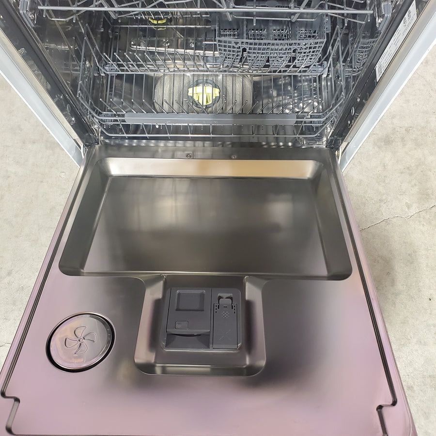 Asko 24 Inch Fully-Integrated Built-In Dishwasher with 16 Place Settings, 9 Wash Cycles, 42 dBA Noise Level, 3 Racks, 3 Spray Arms, 9 Spray Zones, XL Tub, and Super Cleaning System+ DBI564PHS - Scratch & Dent (Minor)
