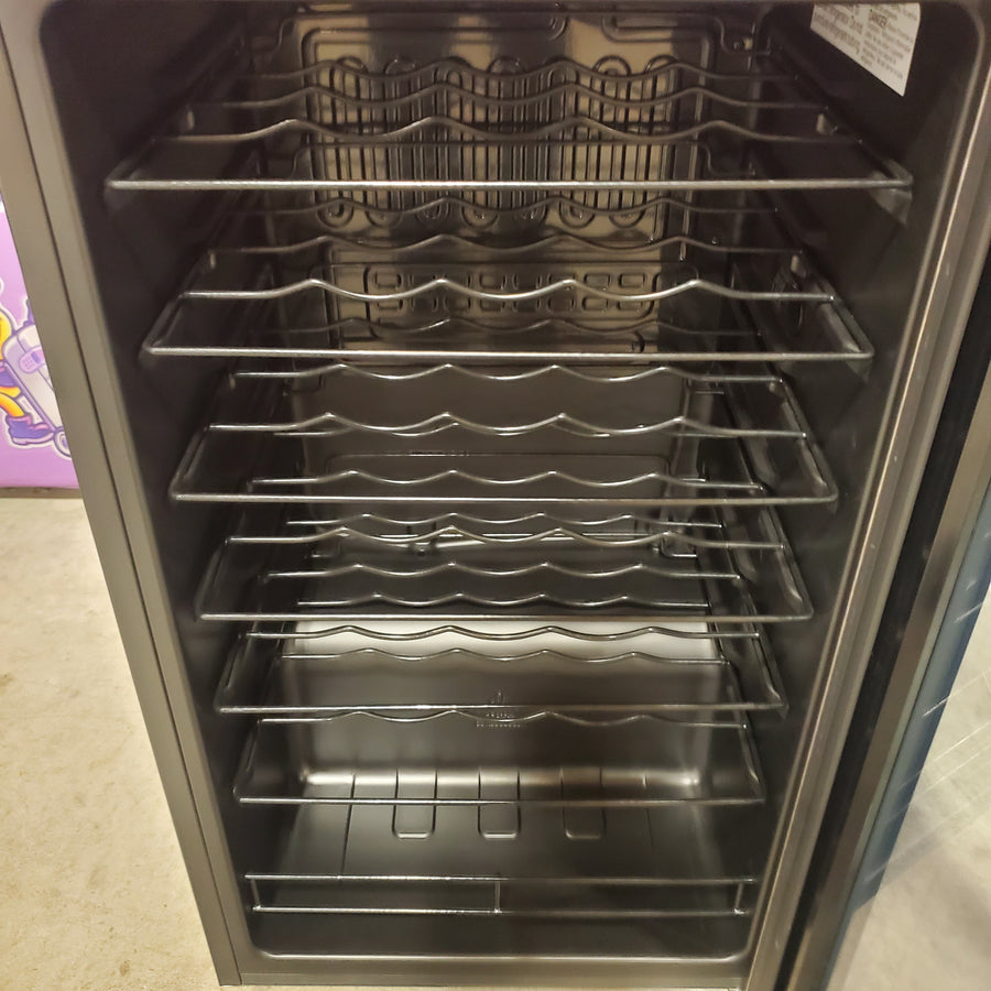 Frigidaire 19.3-in W 34-Bottles Black Freestanding Indoor Wine Cooler FRWW3433AV - Scratch & Dent (Minor)