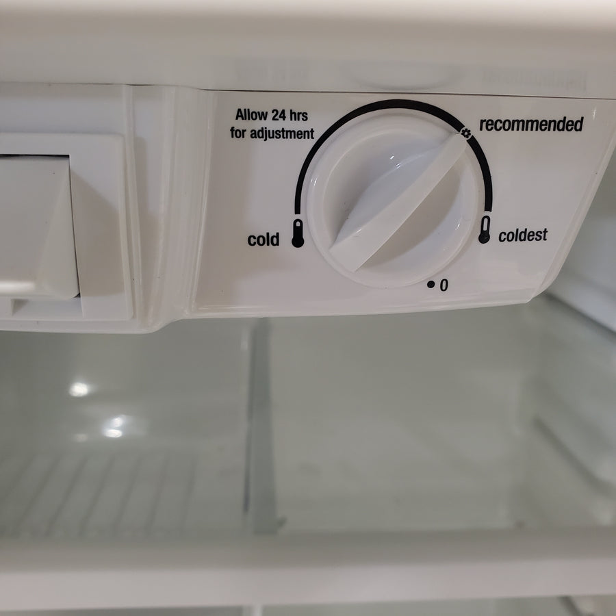 Frigidaire 20.4-cu ft Standard-Depth 30-in Wide Top-Freezer Refrigerator in EasyCare Stainless Steel LFTR2021TF - Open Box)