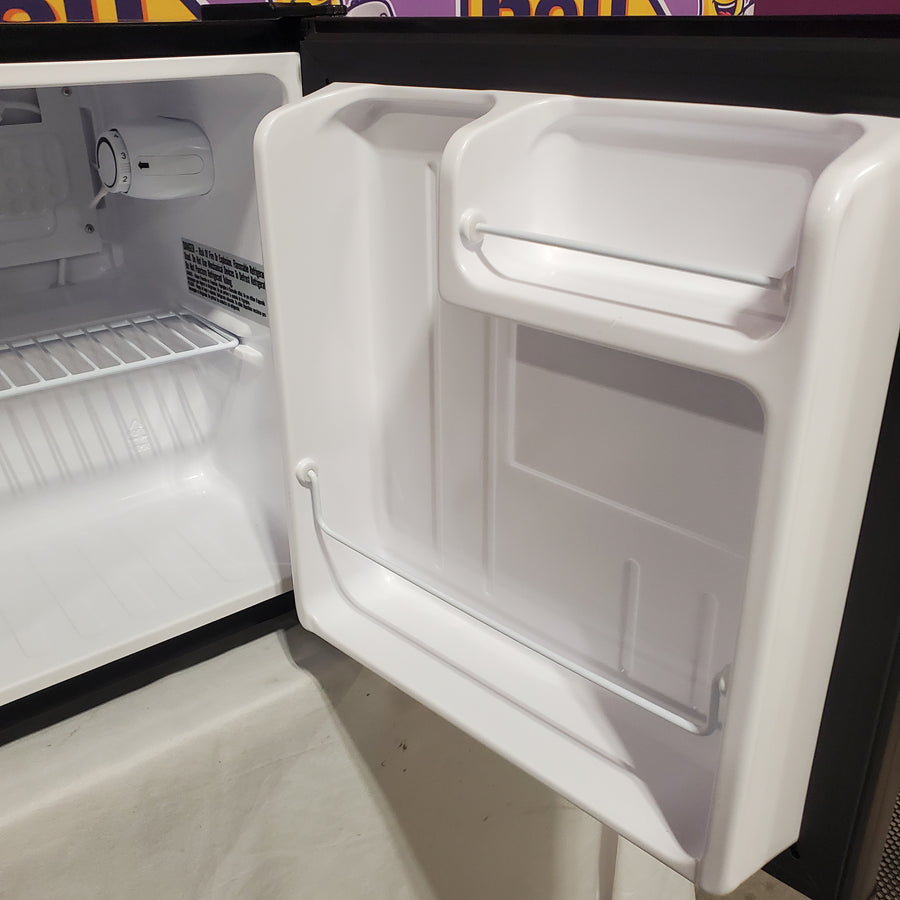 Magic Chef 1.7 cu. ft. Mini Fridge in Stainless Steel Freezerless MCAR170STE - Scratch & Dent (Minor)