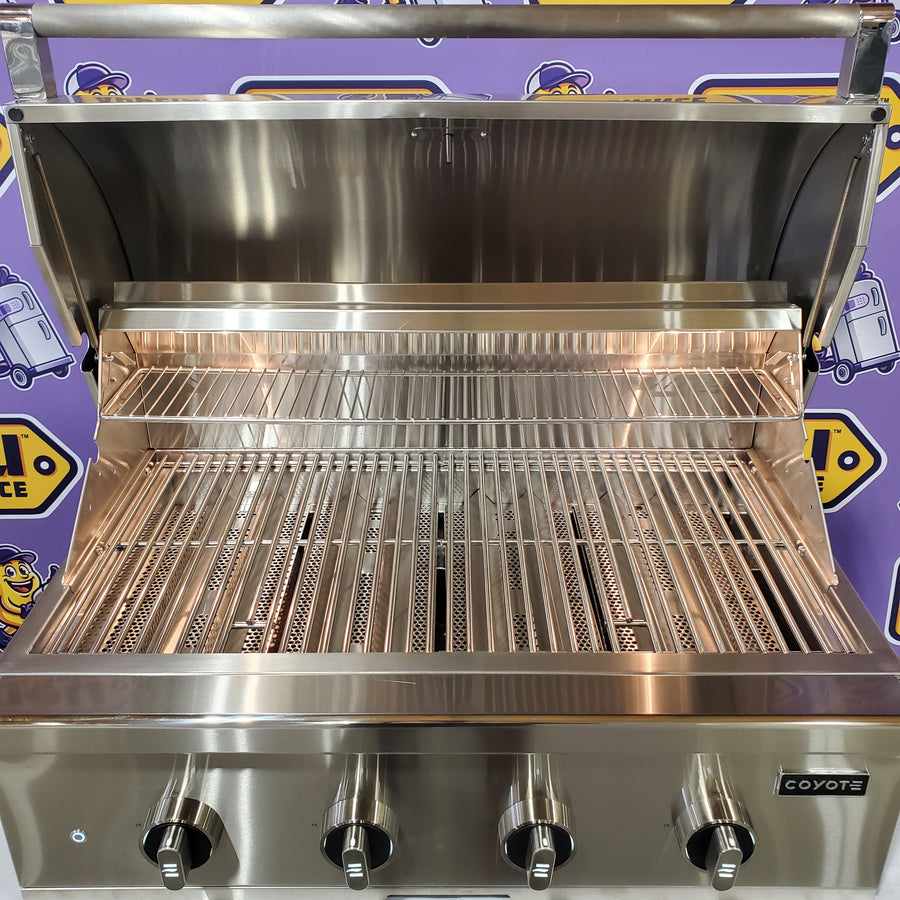 Coyote 36" Coyote Outdoor Living CL-Series Built-In Liquid Propane Gas (LP) Grill in Stainless Steel C3CL36LP - Open Box