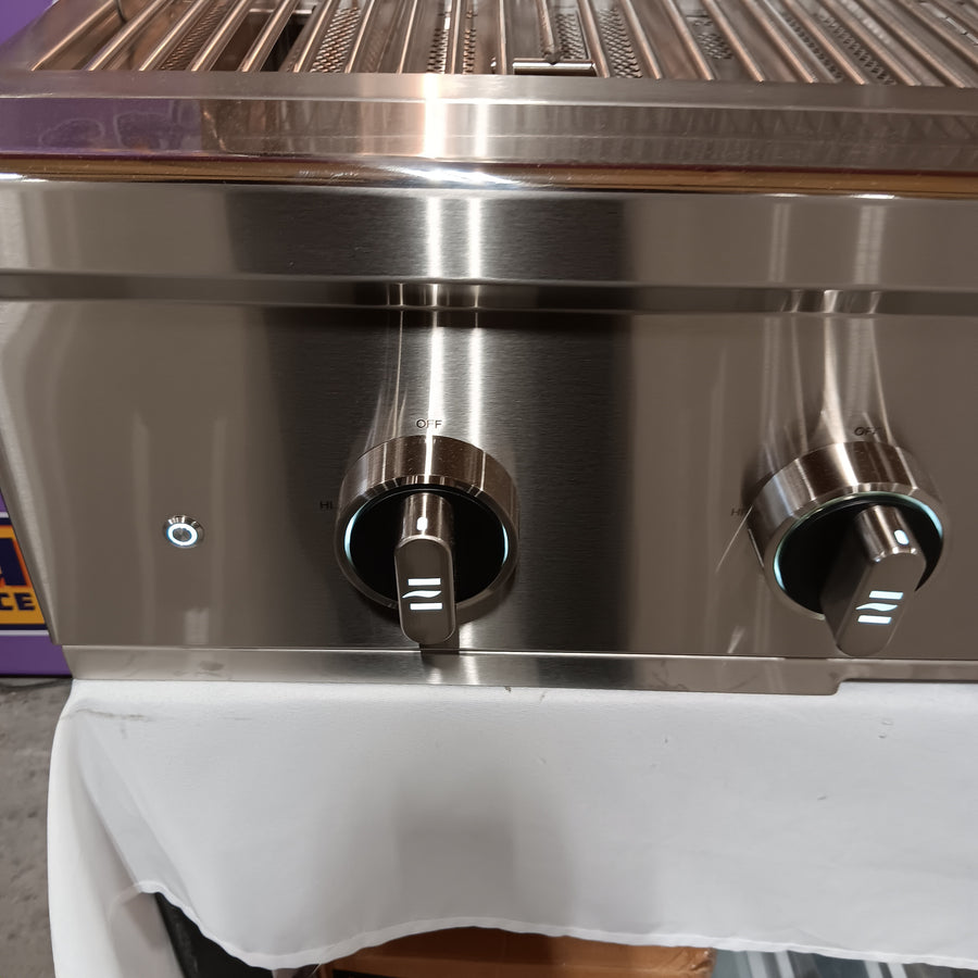 Coyote CL-Series 36-in 4-Burner Built-In Natural Gas Grill w/ Lift-Assist Hood & Safety Valve C3CL36NG - Scratch & Dent (Minor)