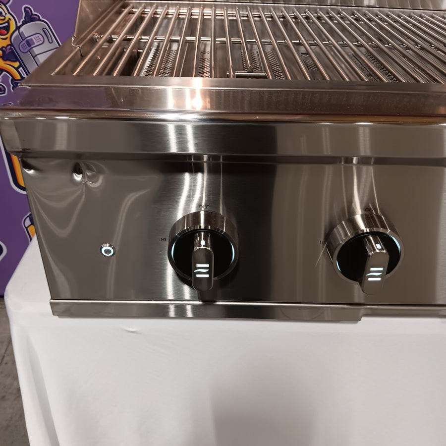 Coyote CL-Series 36-in 4-Burner Built-In Natural Gas Grill w/ Lift-Assist Hood & Safety Valve C3CL36NG - Scratch & Dent (Moderate)