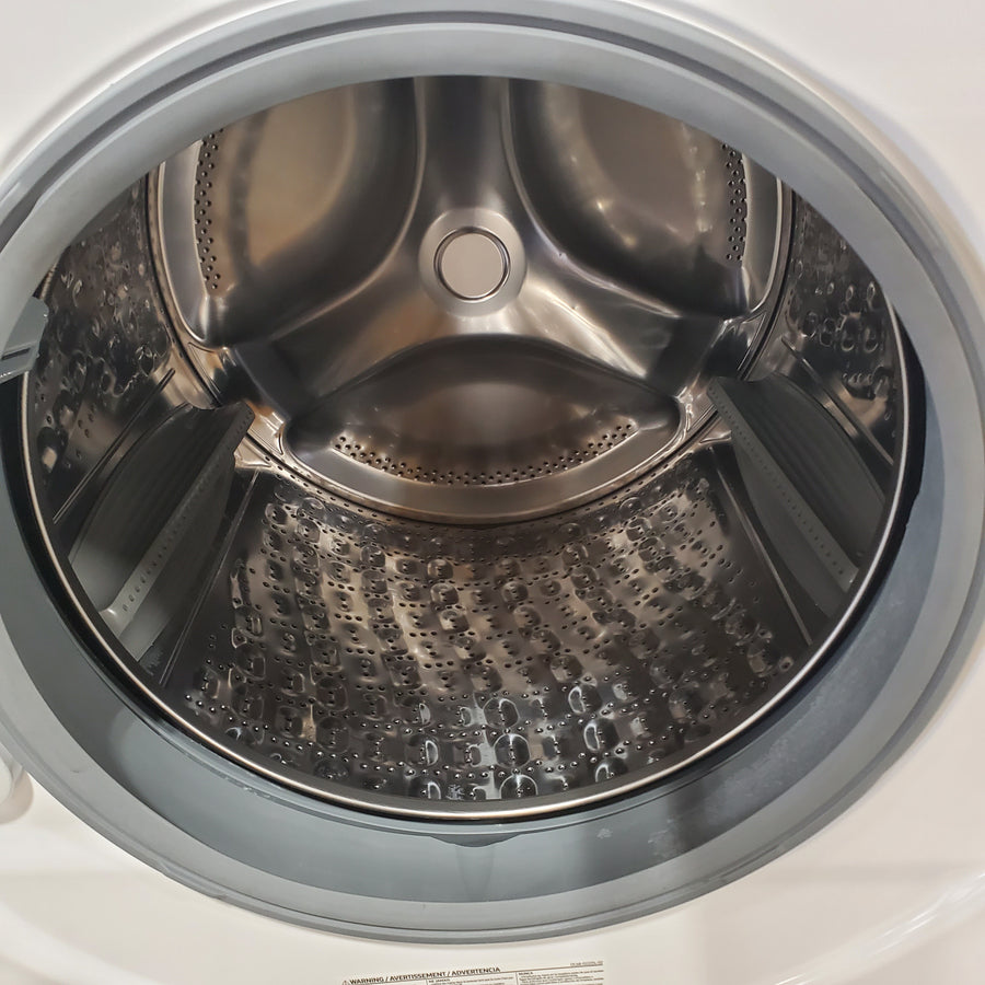 Samsung 4.5 cu. ft. Large Capacity Smart Front Load Washer with Super Speed Wash in White WF45B6300AW - Scratch & Dent (Minor)