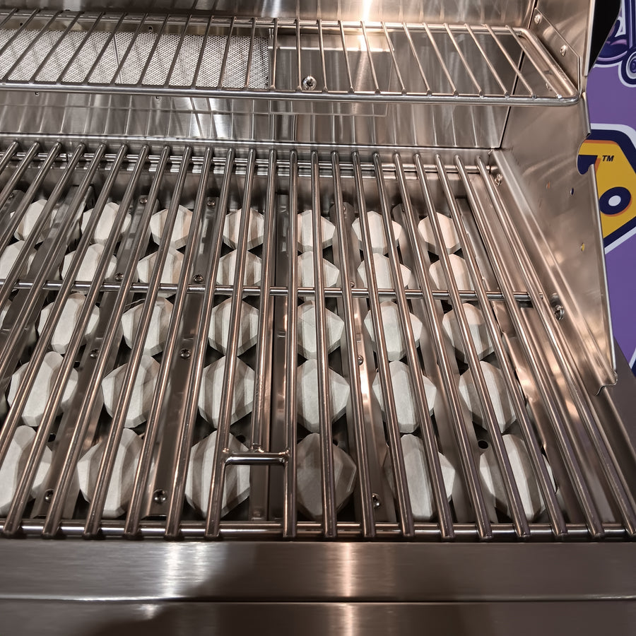 Coyote 36 Inch Built-In Grill with 3 Infinity Burners™, RapidSear™ Infrared Burner, 875 sq. in. Cooking Surface, Interior Grill Lighting, LED Illuminated Knobs, and Integrated Wind Guard C2SL36NG - Scratch & Dent (Moderate)