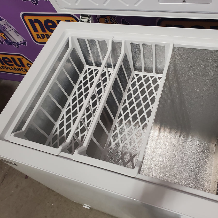 Vissani 8.8 cu. ft. Manual Defrost Convertible Garage Ready Chest Freezer in White, Powered by Hubspace MDCF9WH - Scratch & Dent (Minor)