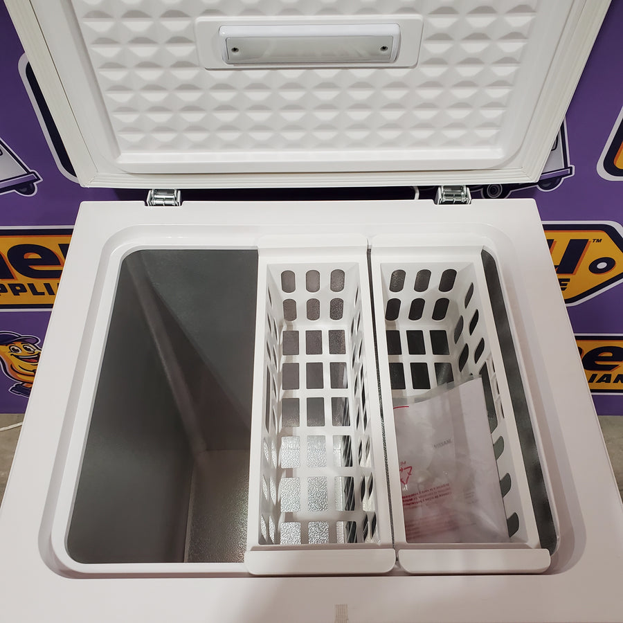 Vissani 5.0 cu. ft. Manual Defrost Chest Freezer with LED Light in White, Garage Ready HMCF5W5 - Scratch & Dent (Major)