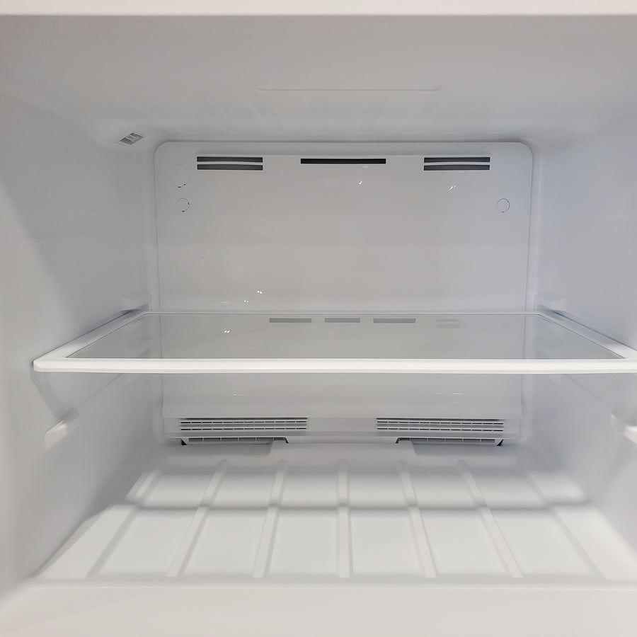 Vissani 18.1 cu. ft. Top Freezer Refrigerator with Adjustable Glass Shelving in White, Garage Ready MDTF18WHR5 - Scratch & Dent (Minor)