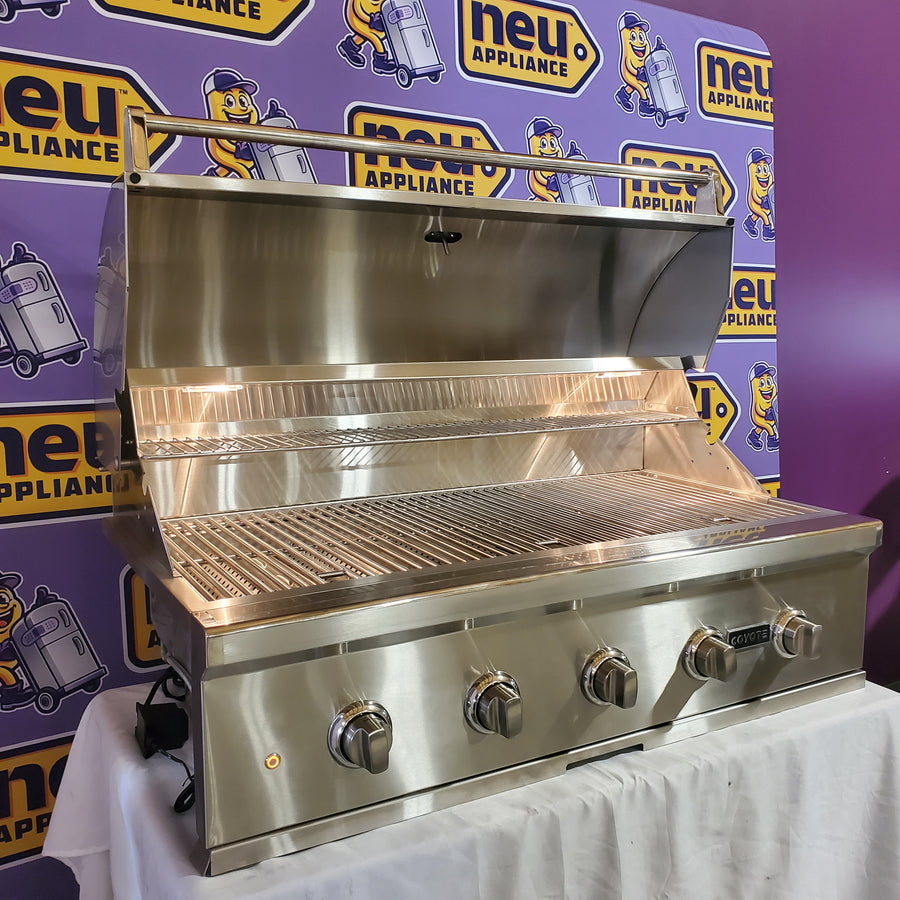 Coyote 42 Inch Built-In Grill with 5 Infinity Burners™, 1275 sq. in. Cooking Surface, Interior Grill Lighting and Integrated Wing Guard C2C42NG - Scratch & Dent (Minor)