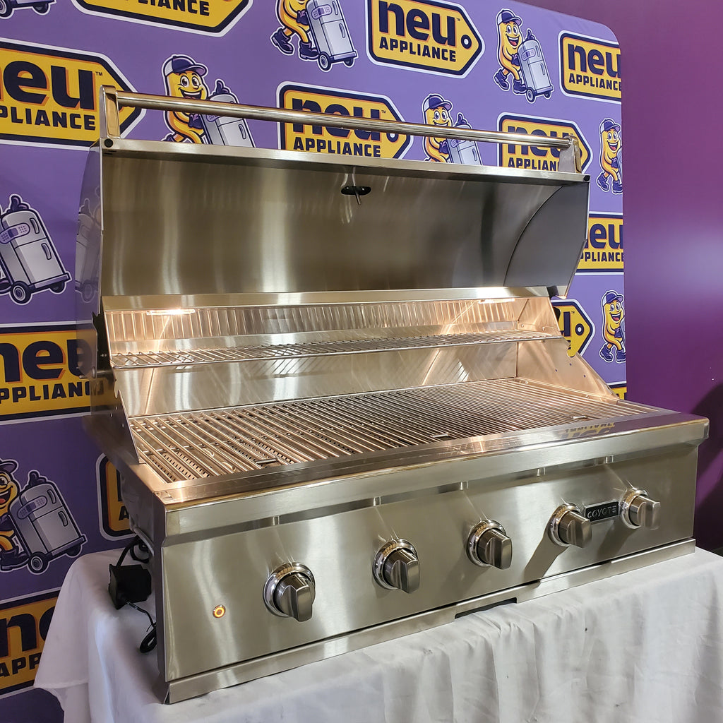 Coyote 42 Inch Built-In Grill with 5 Infinity Burners™, 1275 sq. in. Cooking Surface, Interior Grill Lighting and Integrated Wing Guard 1118339 - C2C42NG - Scratch & Dent (Minor)