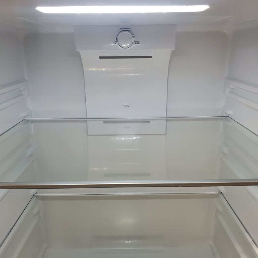 Hisense 18.0-cu ft Standard-Depth 30.0-in Wide Top-Freezer Refrigerator in Black HRT180N6ABD - Open Box