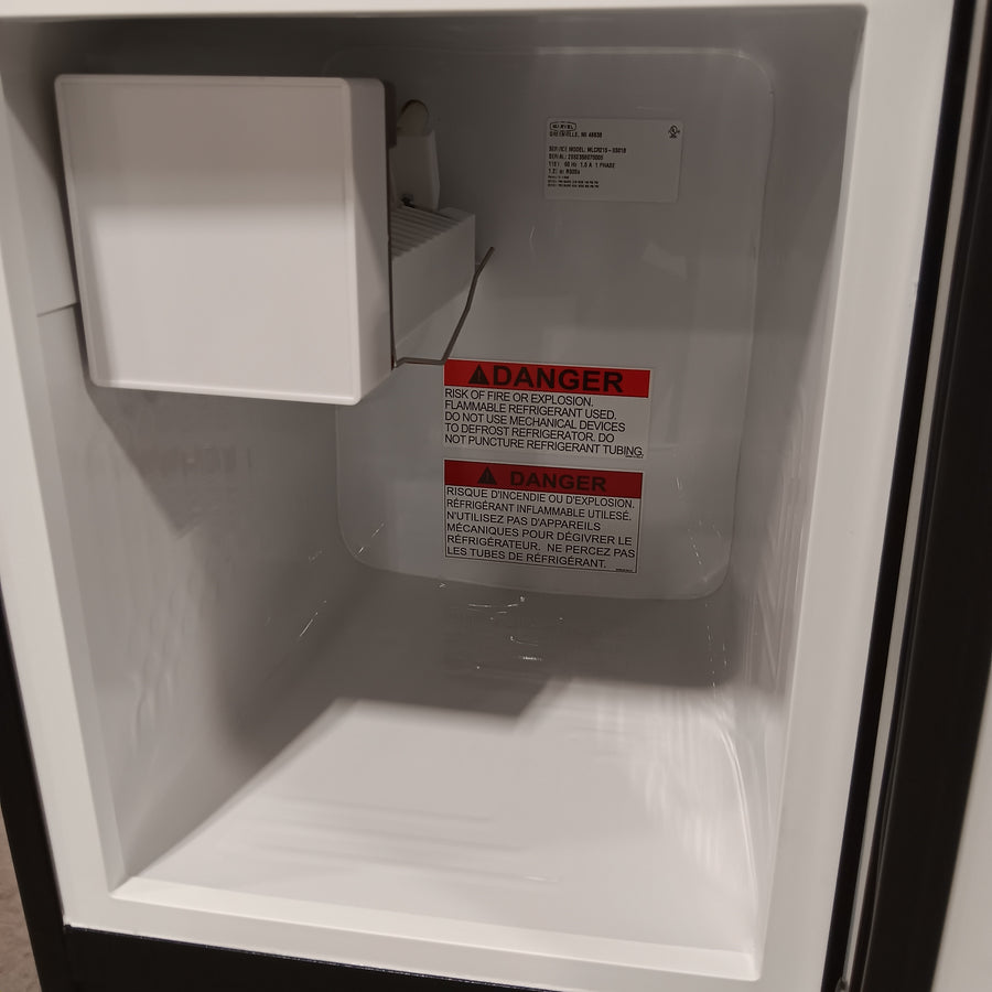 Marvel 15 Inch Built-In Crescent Ice Maker with 25 Lbs. Daily Ice Production, 25 Lbs. Ice Storage Capacity, Thermal-Efficient Cabinet, Arctic White Interior, Reversible Door, No Drain Required MLCR215SS01B - Scratch & Dent (Major)